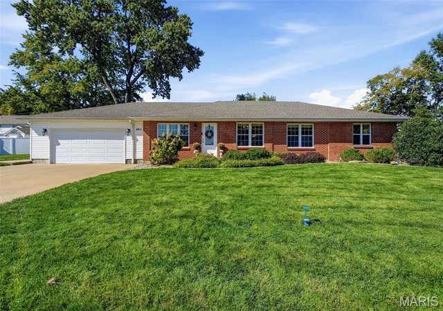 Photo 1 of Sale Pending at 8811 Watson Woods Ct, Saint Louis, MO 63126 | MLS# MIS26063825 | Listing updated on 2026-10-06
