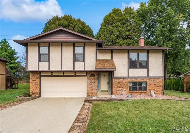 Photo 2 of Single family home for sale at 221 Blanc Lee Dr, Belleville, IL 62226 | MLS# MIS26063832 | Listing updated on 2026-10-15