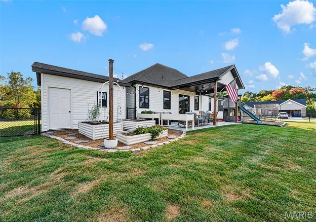 Photo 2 of Single family home for sale at 11 White Birch Ct, Troy, MO 63379 | MLS# MIS26063840 | Listing updated on 2026-10-09