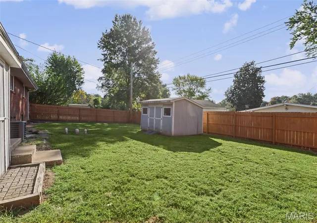 Photo 2 of Single family home for sale at 806 Willoway Ave, East Alton, IL 62024 | MLS# MIS26063843 | Listing updated on 2026-10-14