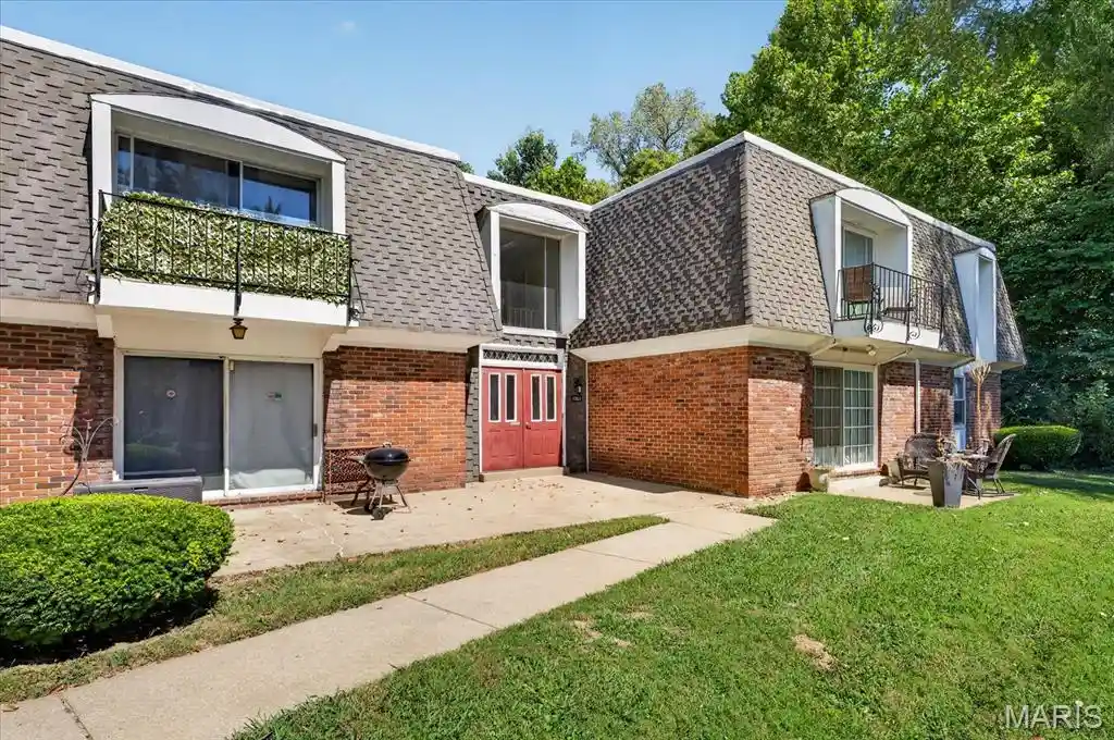 Listing Photo 2 - Condo for sale in 1063 Lafayette Ct located at 1063 Lafayette Ct, Collinsville, IL 62234 - Unit 1063 Lafayette Ct