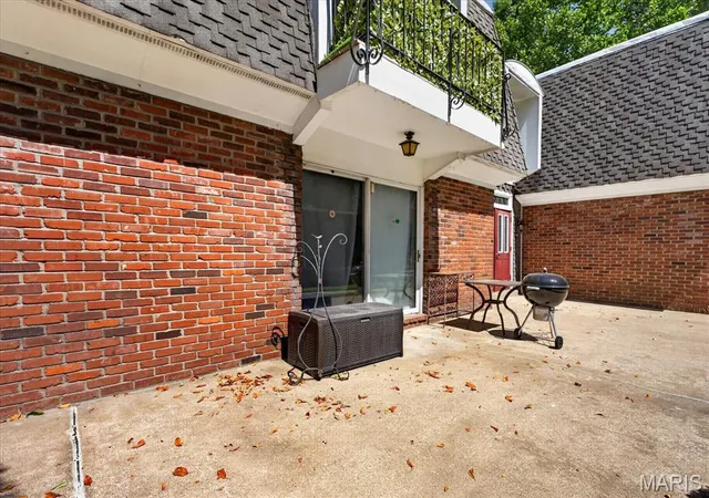 Listing Photo 1 - Condo for sale in building located at 1063 Lafayette Ct, Collinsville, IL 62234