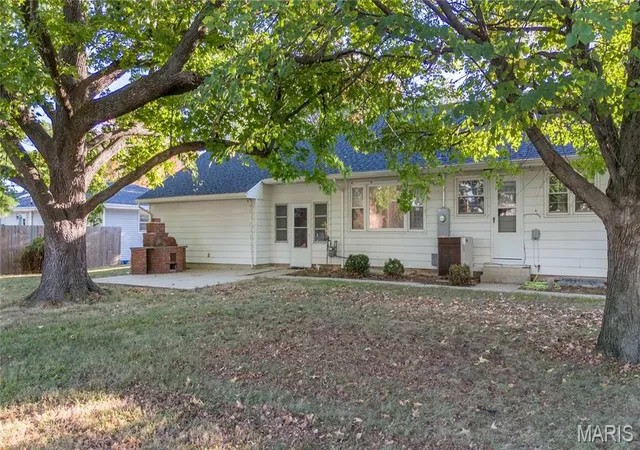 Photo 3 of Single family home for sale at 1005 N 7th Street, Vandalia, IL 62471 | MLS# MIS26063858 | Listing updated on 2026-10-05