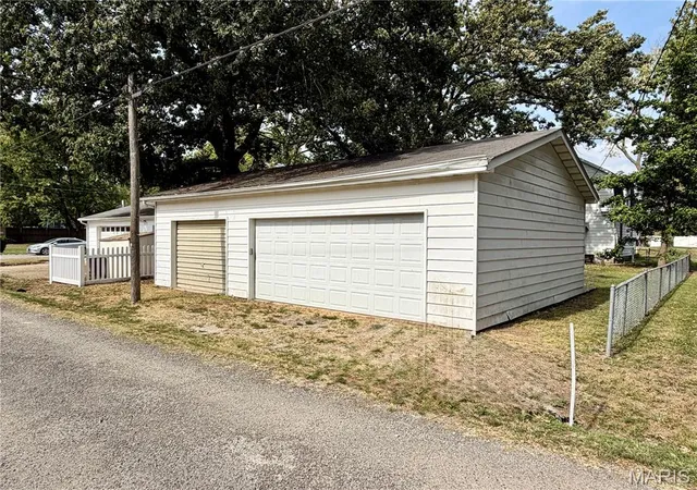 Photo 1 of Single family home for sale at 1204 8th Street, Highland, IL 62249 | MLS# MIS26063860 | Listing updated on 2026-10-09