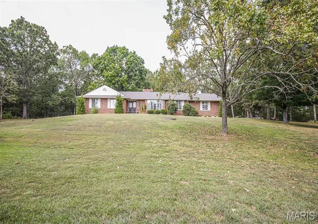 Photo 2 of Single family home for sale at 12901 Mohawk Dr, De Soto, MO 63020 | MLS# MIS26063863 | Listing updated on 2026-10-05