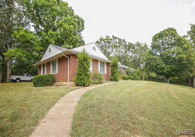 Photo 3 of Single family home for sale at 12901 Mohawk Dr, De Soto, MO 63020 | MLS# MIS26063863 | Listing updated on 2026-10-05