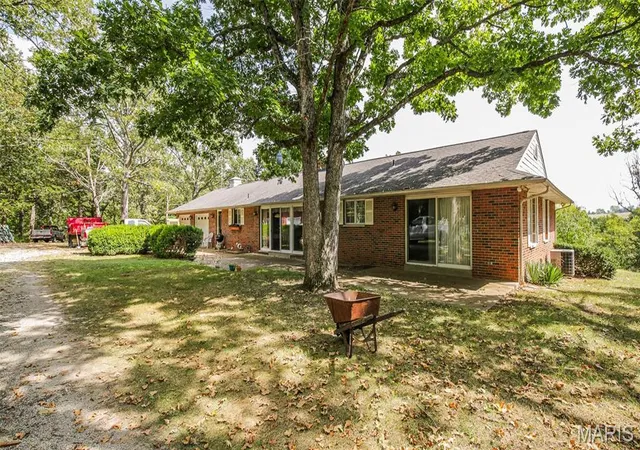 Photo 4 of Single family home for sale at 12901 Mohawk Dr, De Soto, MO 63020 | MLS# MIS26063863 | Listing updated on 2026-10-05