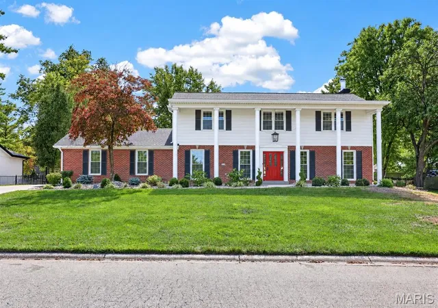 Photo 2 of Single family home for sale at 12120 Hibler Dr, Saint Louis, MO 63141 | MLS# MIS26063868 | Listing updated on 2026-10-14