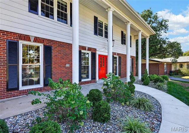 Photo 3 of Single family home for sale at 12120 Hibler Dr, Saint Louis, MO 63141 | MLS# MIS26063868 | Listing updated on 2026-10-14