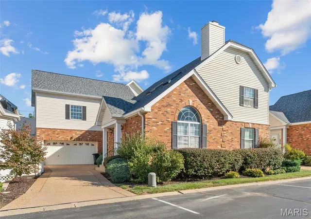 Condo for sale at 7463 Woodlawn Colonial Ln, Saint Louis, MO 63119 | MLS# MIS26063878