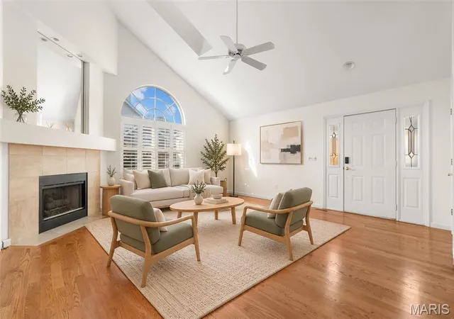 Listing Photo 4 - Condo for sale in building located at 7463 Woodlawn Colonial Ln, Saint Louis, MO 63119
