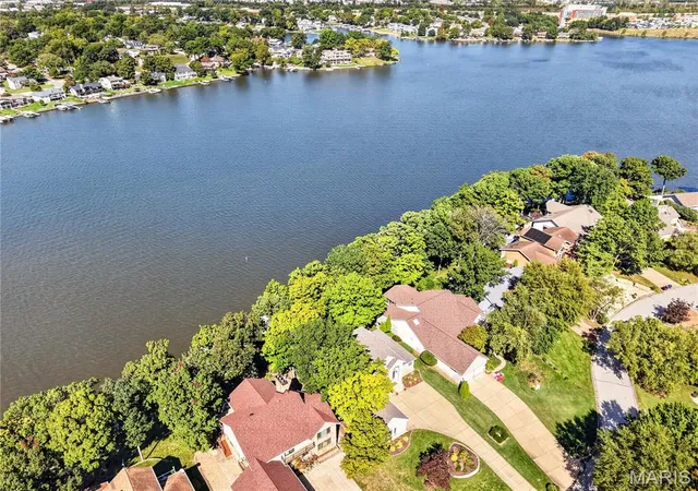 Photo 4 of Single family home for sale at 713 High Point Dr, Lake Saint Louis, MO 63367 | MLS# MIS26063889 | Listing updated on 2026-10-09