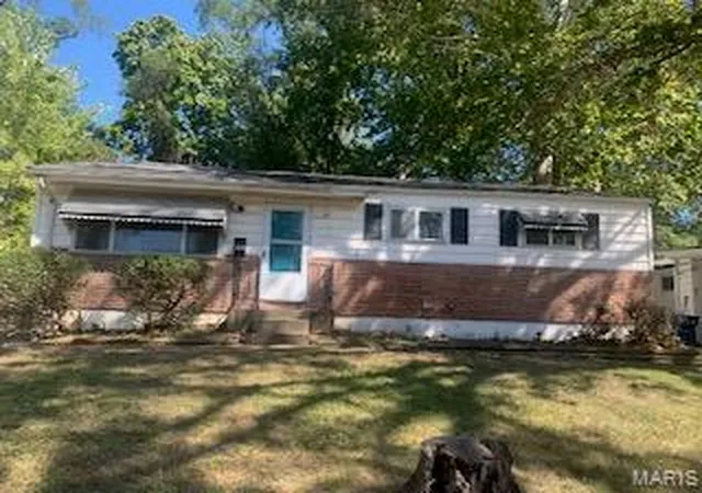Photo 1 of Single family home for sale at 953 Clearfield Dr, Saint Louis, MO 63135 | MLS# MIS26063890 | Listing updated on 2026-10-07