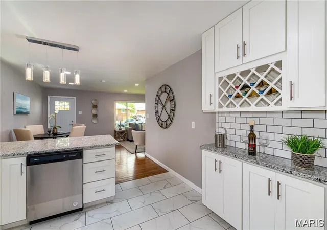 Photo 3 of Single family home for sale at 7912 Pembroke Dr, Saint Louis, MO 63123 | MLS# MIS26063899 | Listing updated on 2026-10-19