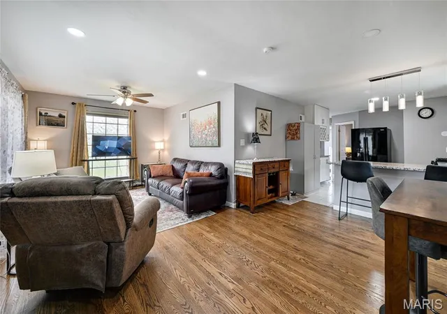 Photo 4 of Single family home for sale at 7912 Pembroke Dr, Saint Louis, MO 63123 | MLS# MIS26063899 | Listing updated on 2026-10-19