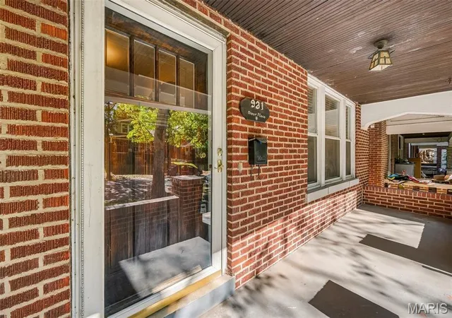 Photo 3 of Single family home for sale at 931 Dover Pl, Saint Louis, MO 63111 | MLS# MIS26063904 | Listing updated on 2026-10-07