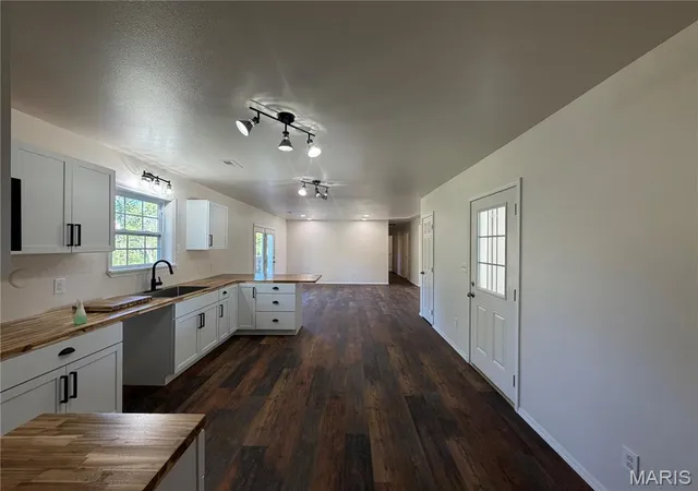 Photo 3 of Single family home for sale at 1515 Barron Rd, Poplar Bluff, MO 63901 | MLS# MIS26063911 | Listing updated on 2026-10-06
