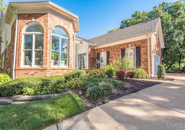 Photo 1 of House for sale at 604 Spyglass Summit Dr, Chesterfield, MO 63017 | MLS# MIS26063915 | Listing updated on 2026-10-08