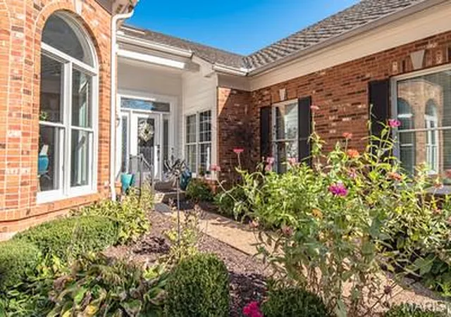 Photo 2 of House for sale at 604 Spyglass Summit Dr, Chesterfield, MO 63017 | MLS# MIS26063915 | Listing updated on 2026-10-08