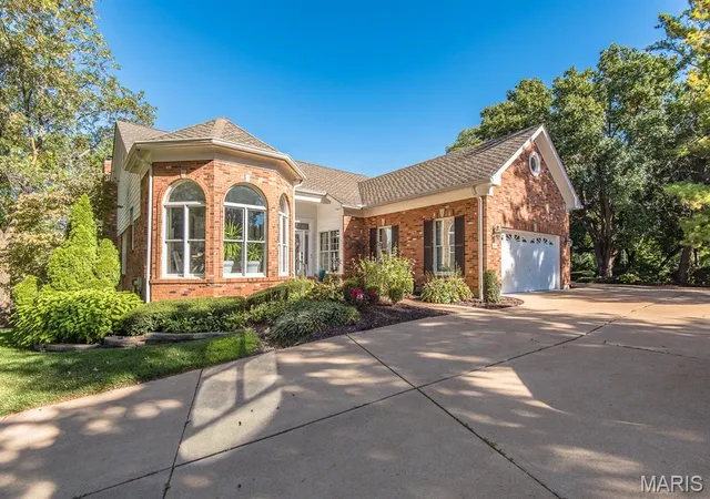 Photo 3 of House for sale at 604 Spyglass Summit Dr, Chesterfield, MO 63017 | MLS# MIS26063915 | Listing updated on 2026-10-08