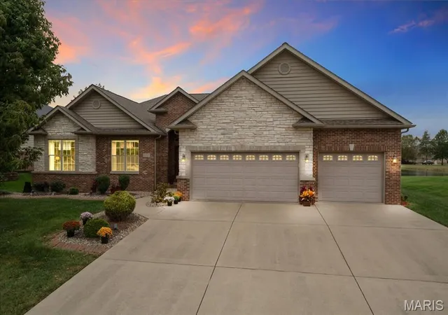 Photo 2 of Single family home for sale at 3834 N Arbor Lake Dr, Edwardsville, IL 62025 | MLS# MIS26063919 | Listing updated on 2026-10-08