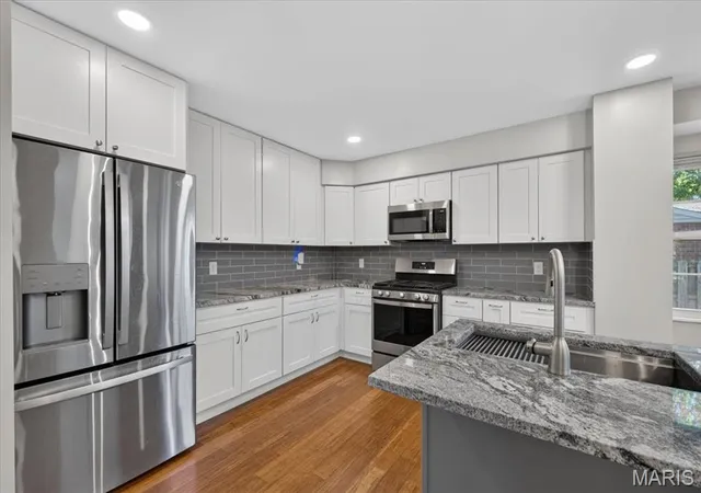 Photo 2 of Single family home for sale at 1000 Lockett Rd, Saint Louis, MO 63131 | MLS# MIS26063923 | Listing updated on 2026-10-20