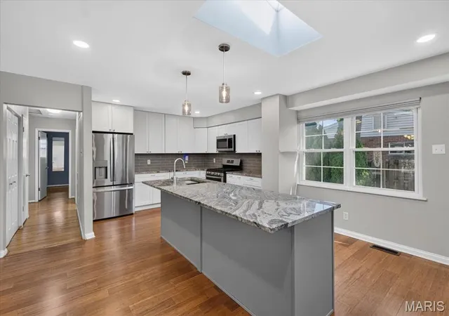 Photo 3 of Single family home for sale at 1000 Lockett Rd, Saint Louis, MO 63131 | MLS# MIS26063923 | Listing updated on 2026-10-20