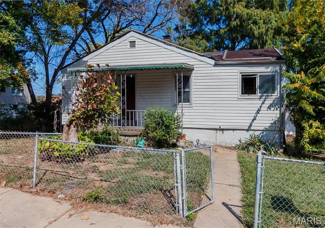 Photo 2 of Single family home for sale at 9739 Mcdowell Pl, Saint Louis, MO 63114 | MLS# MIS26063924 | Listing updated on 2026-10-09