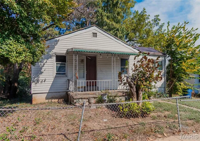 Photo 3 of Single family home for sale at 9739 Mcdowell Pl, Saint Louis, MO 63114 | MLS# MIS26063924 | Listing updated on 2026-10-09