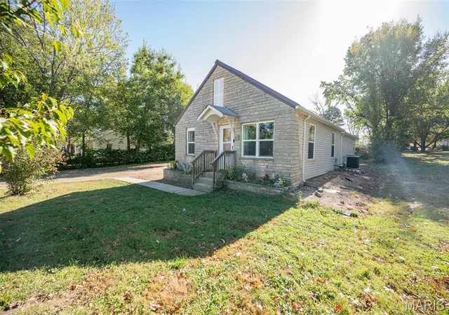 Photo 1 of Single family home for sale at 510 E Eldon St, Saint James, MO 65559 | MLS# MIS26063925 | Listing updated on 2026-10-29
