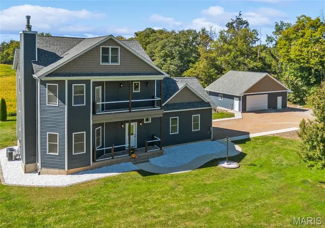 Photo 3 of Single family home for sale at 507 Villa Dr, Belleville, IL 62223 | MLS# MIS26063939 | Listing updated on 2026-10-09