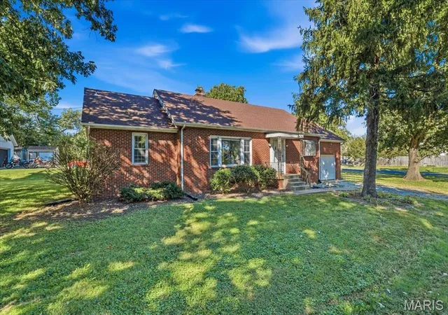 Single family home for sale at 1911 Foster Dr, Belleville, IL 62226 | MLS# MIS26063942