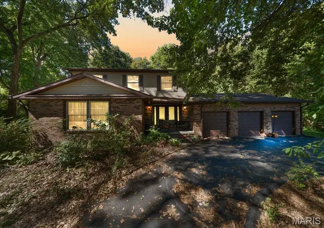 Photo 2 of Single family home for sale at 579 N Green Mount Rd, Belleville, IL 62221 | MLS# MIS26063943 | Listing updated on 2026-10-07