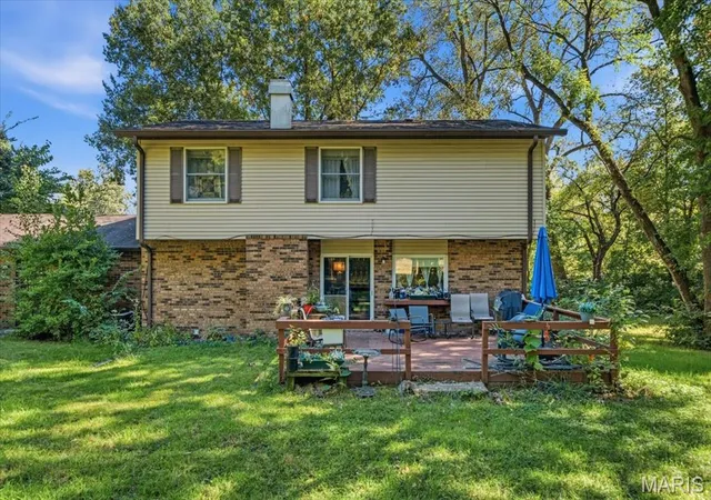 Photo 3 of Single family home for sale at 579 N Green Mount Rd, Belleville, IL 62221 | MLS# MIS26063943 | Listing updated on 2026-10-07