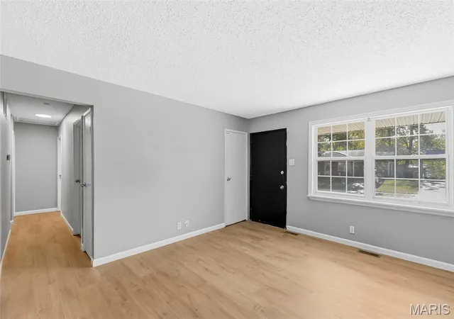 Photo 3 of Single family home for sale at 2155 Kingsford Dr, Florissant, MO 63031 | MLS# MIS26063944 | Listing updated on 2026-10-08