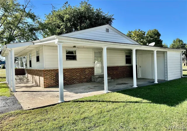 Photo 2 of Single family home for sale at 606 E Plum St, Percy, IL 62272 | MLS# MIS26063951 | Listing updated on 2026-10-06