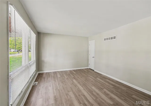 Photo 2 of Single family home for sale at 735 Starlet Dr, Florissant, MO 63031 | MLS# MIS26063956 | Listing updated on 2026-10-06