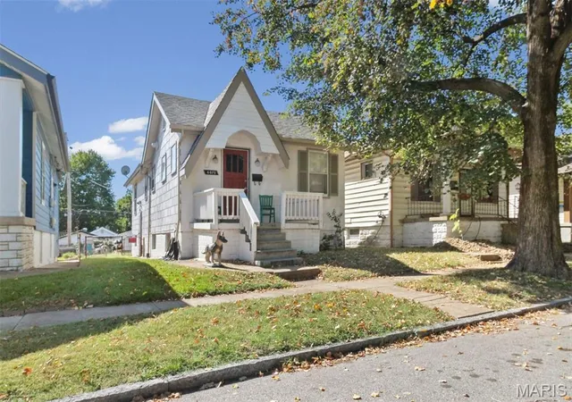 Photo 1 of Single family home for sale at 4072 Burgen Ave, Saint Louis, MO 63116 | MLS# MIS26063957 | Listing updated on 2026-10-26