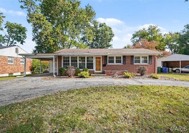 Photo 1 of Single family home for sale at 285 W Saint Anthony Ln, Florissant, MO 63031 | MLS# MIS26063962 | Listing updated on 2026-10-13