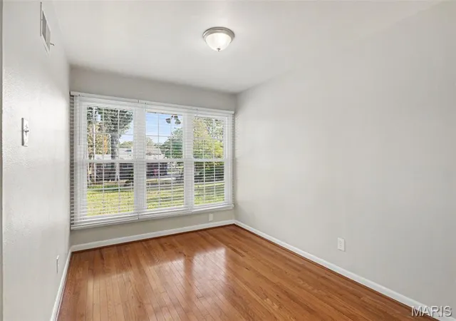 Photo 4 of Single family home for sale at 285 W Saint Anthony Ln, Florissant, MO 63031 | MLS# MIS26063962 | Listing updated on 2026-10-13