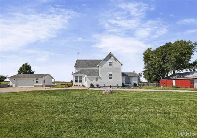 Photo 3 of Single family home for sale at 5599 County Hwy 21, Nashville, IL 62263 | MLS# MIS26063963 | Listing updated on 2026-10-26