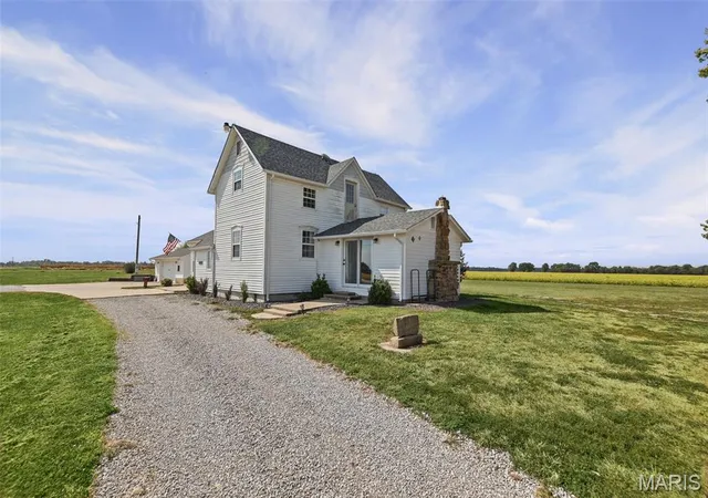 Photo 4 of Single family home for sale at 5599 County Hwy 21, Nashville, IL 62263 | MLS# MIS26063963 | Listing updated on 2026-10-26