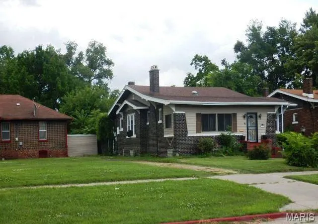 Photo 2 of Single family home for sale at 1320 N Park Dr, East Saint Louis, IL 62204 | MLS# MIS26063964 | Listing updated on 2026-10-05