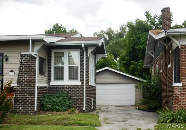 Photo 3 of Single family home for sale at 1320 N Park Dr, East Saint Louis, IL 62204 | MLS# MIS26063964 | Listing updated on 2026-10-05