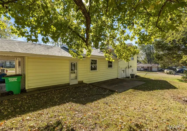 Photo 4 of Single family home for sale at 801 Sherwood Dr, Bismarck, MO 63624 | MLS# MIS26063966 | Listing updated on 2026-10-21