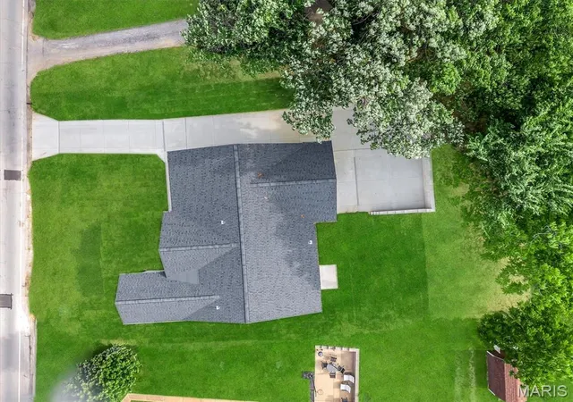 Photo 2 of Single family home for sale at 211 Fee Rd, Maryland Heights, MO 63043 | MLS# MIS26063967 | Listing updated on 2026-10-14
