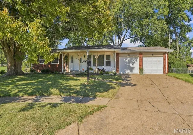 Photo 1 of Single family home for sale at 2571 Rhapsody Ln, Florissant, MO 63031 | MLS# MIS26063975 | Listing updated on 2026-10-09