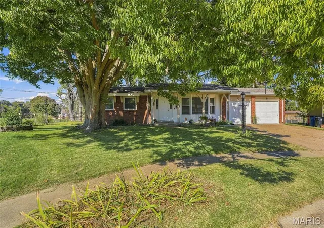 Photo 3 of Single family home for sale at 2571 Rhapsody Ln, Florissant, MO 63031 | MLS# MIS26063975 | Listing updated on 2026-10-09