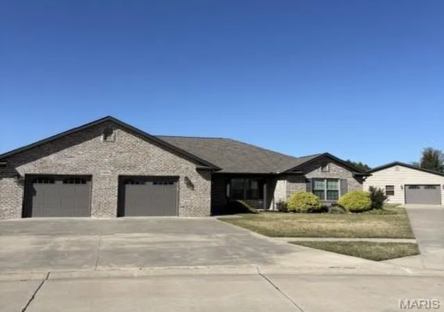 Photo 1 of Single family home for sale at 1202 Yellowstone, Sikeston, MO 63801 | MLS# MIS26063990 | Listing updated on 2026-10-05