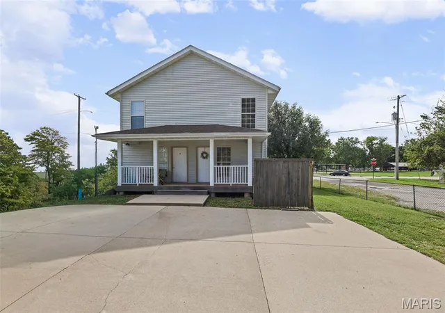 Photo 3 of Multi family home for sale at 302 E Central St, Bethalto, IL 62010 | MLS# MIS26063992 | Listing updated on 2026-10-05